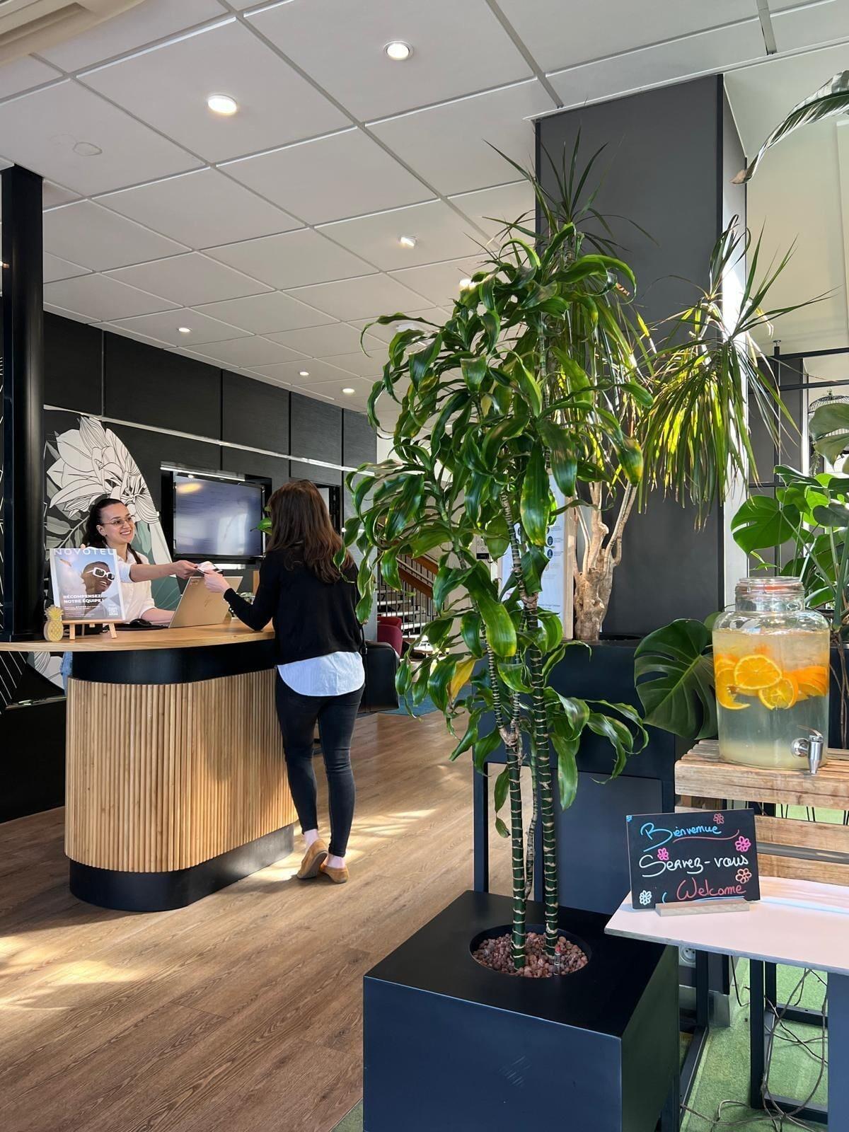 Vista Lobby Novotel Evry Courcouronnes