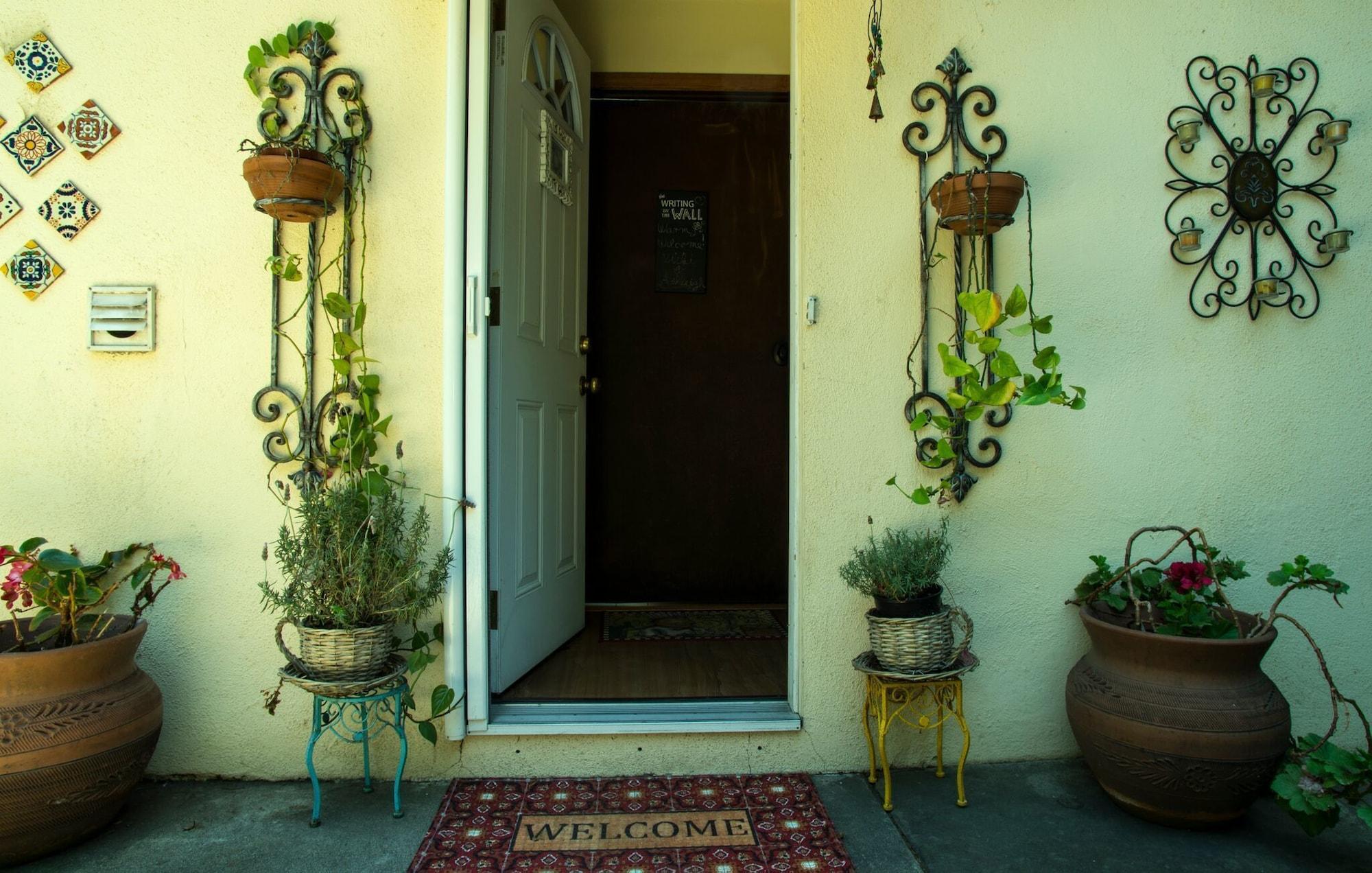 Vista Lobby Life is Good Bed and Breakfast