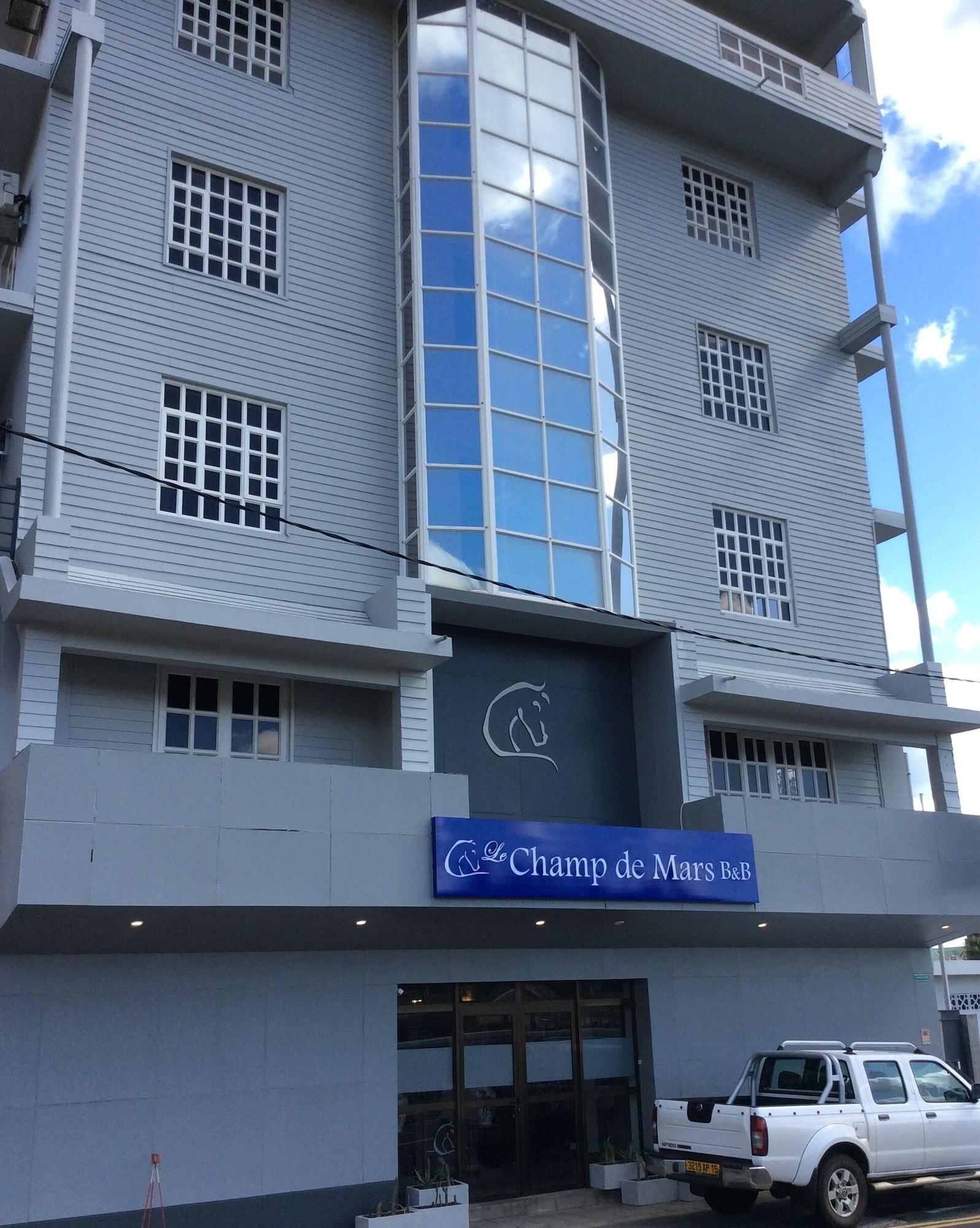 Vista Exterior Le Champ de Mars B&B