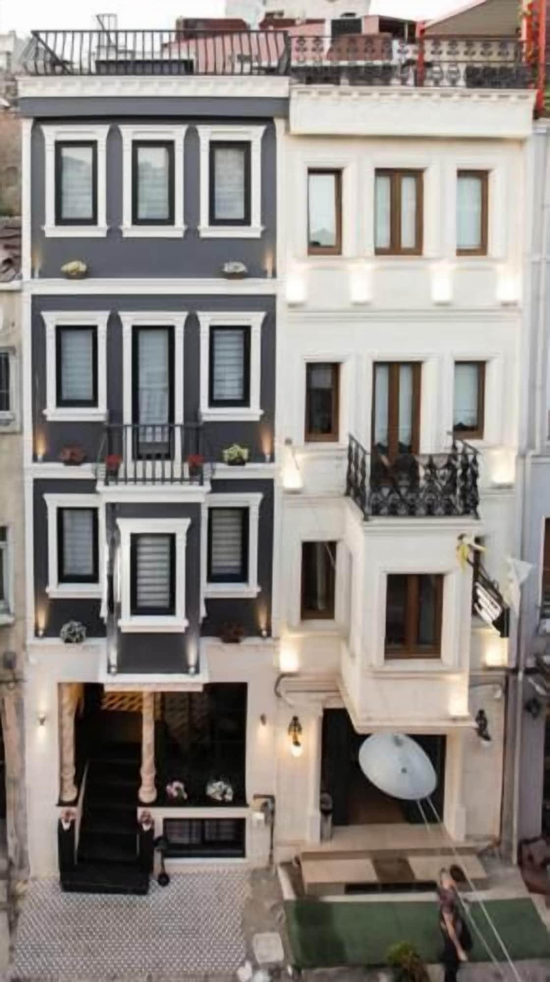 Varios Taksim Doorway Suites