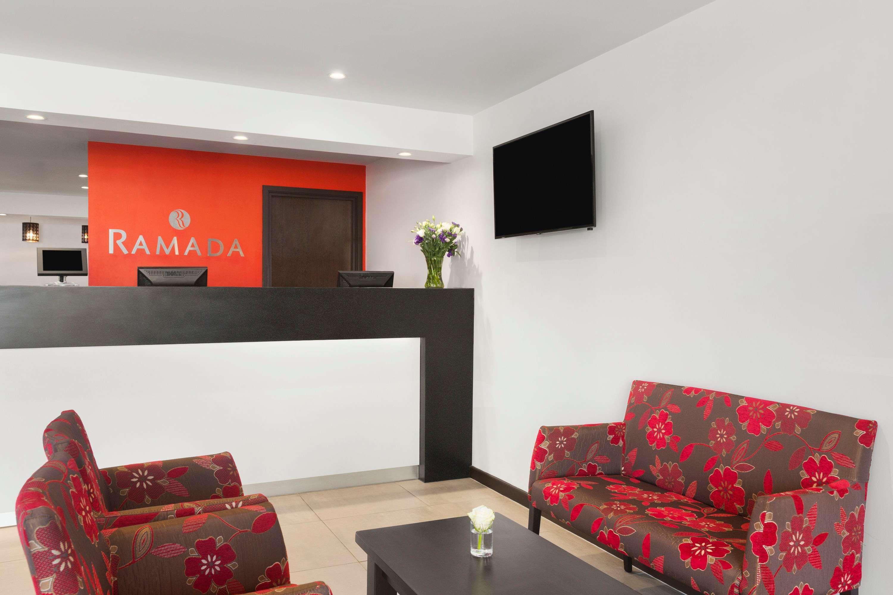 Vista Lobby Ramada By Wyndham Milton Keynes