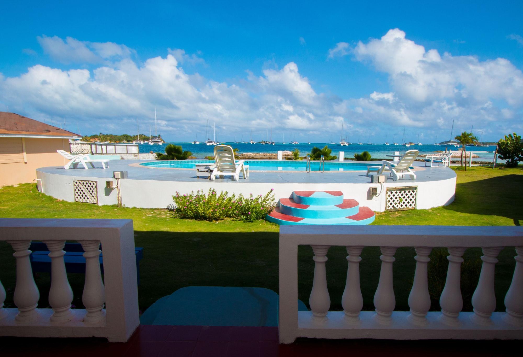 Playa Kings Landing Hotel
