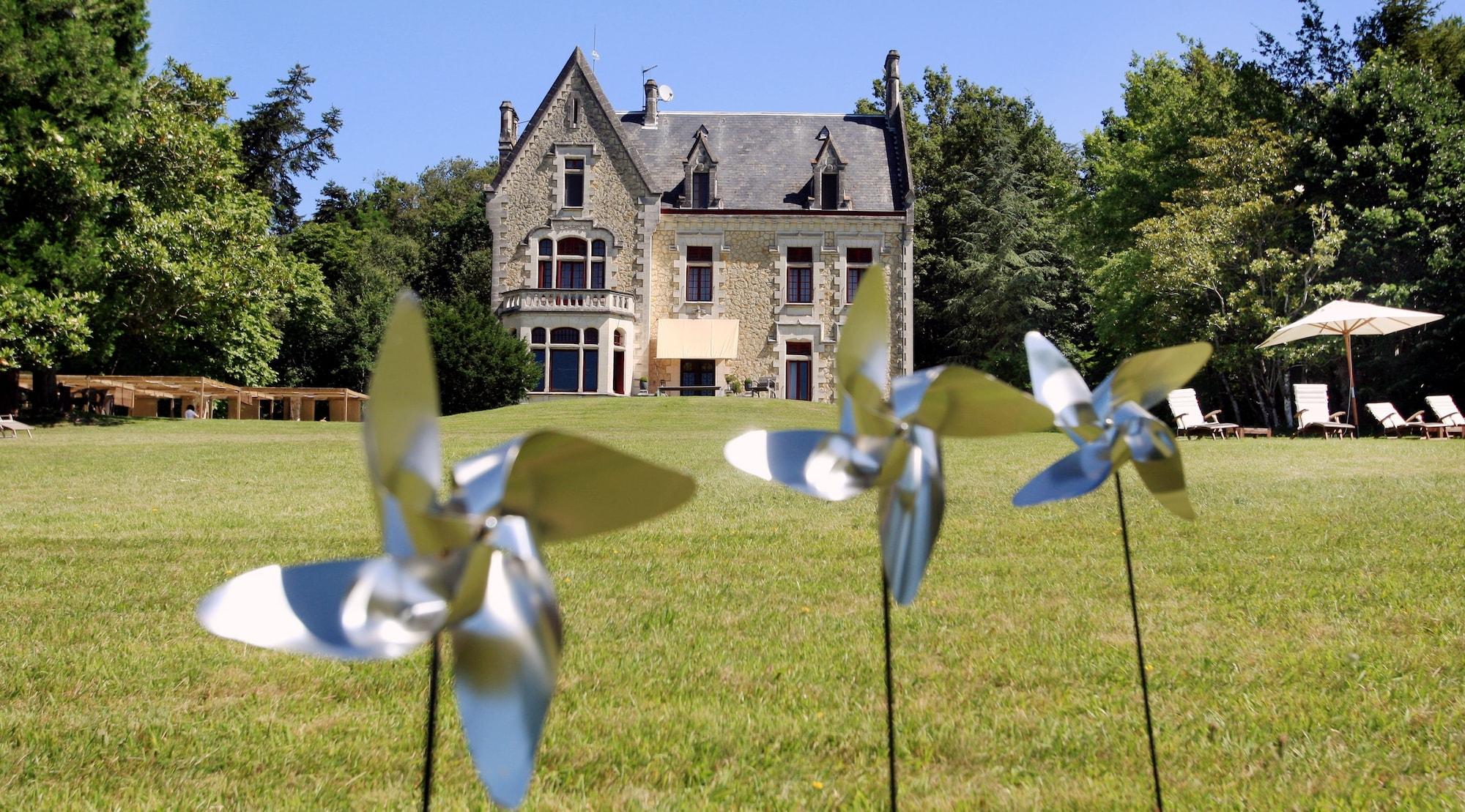 Vista Exterior Château La Thuilière