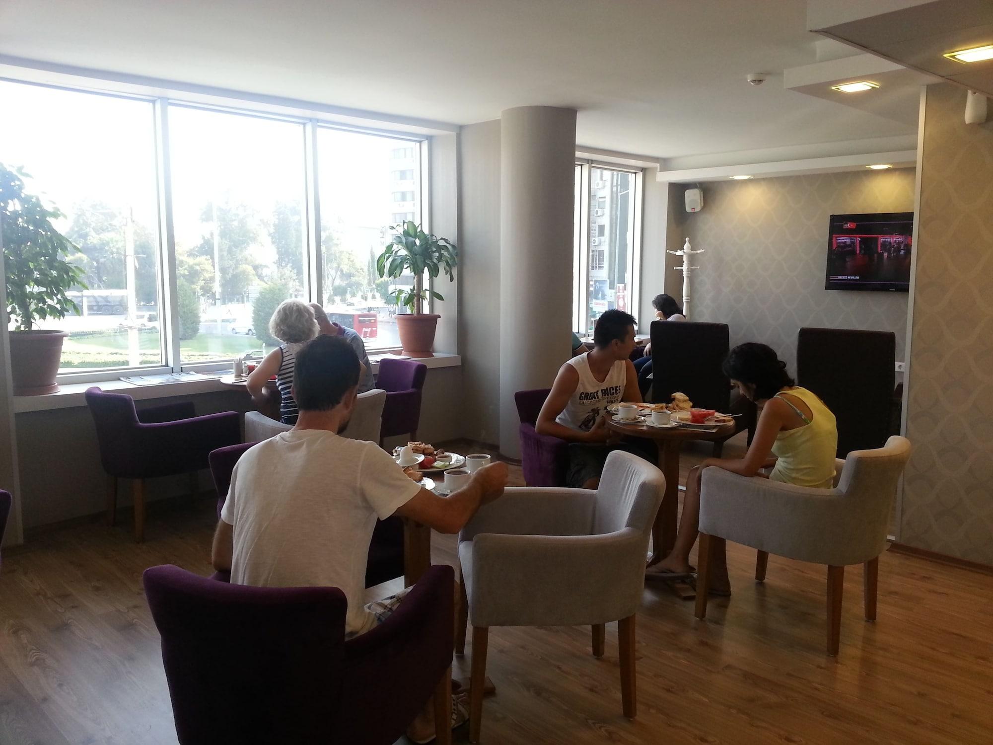 Vista Lobby Walk In Hotel