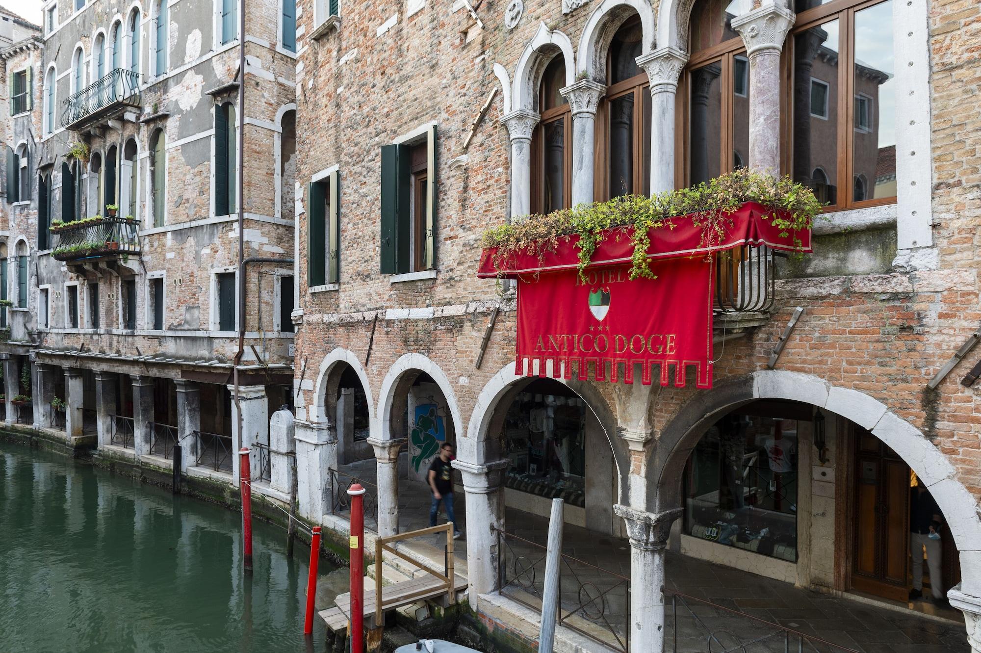 Vista Exterior Hotel Antico Doge