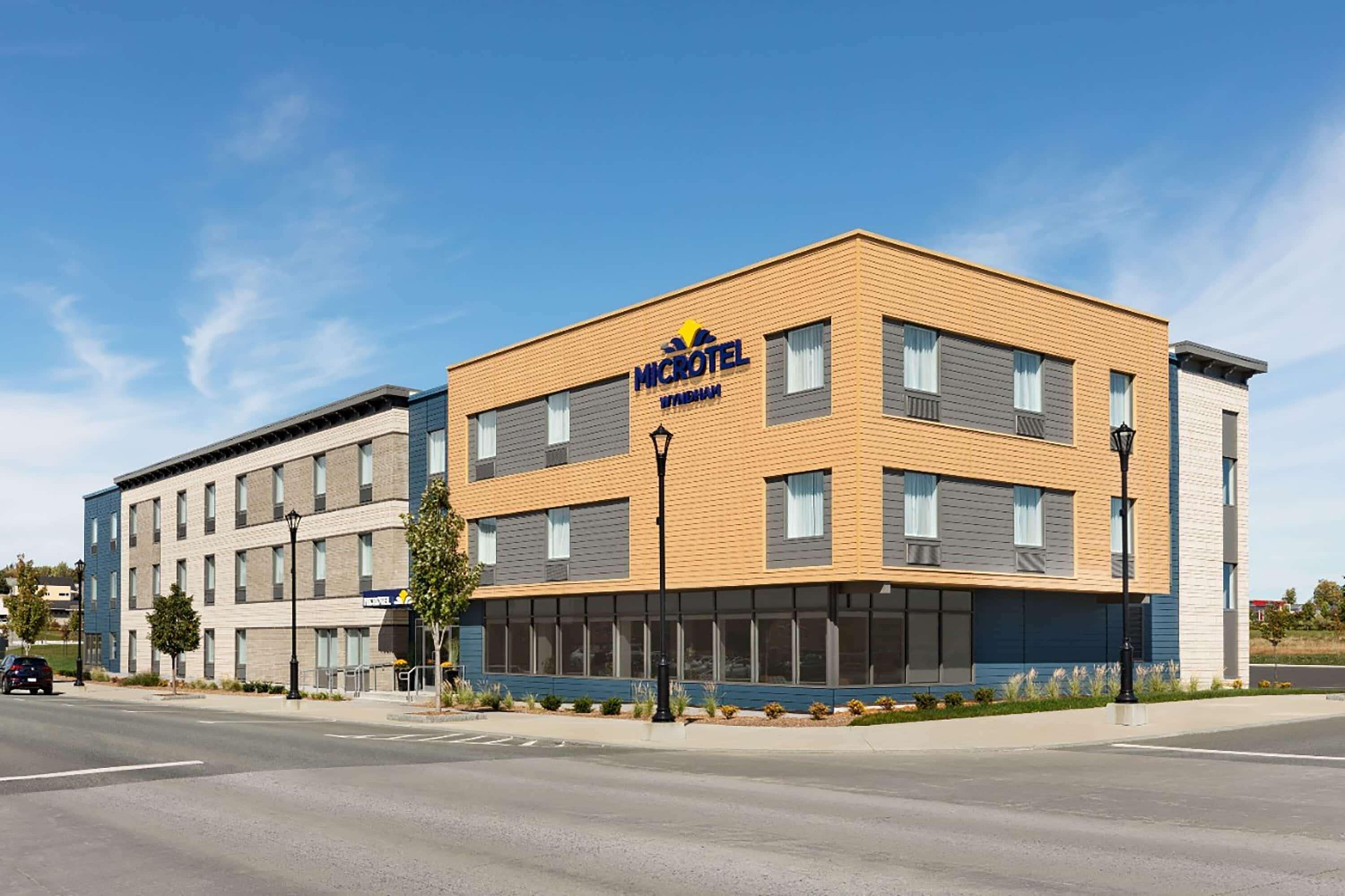 Vista Exterior Microtel By Wyndham Lachute