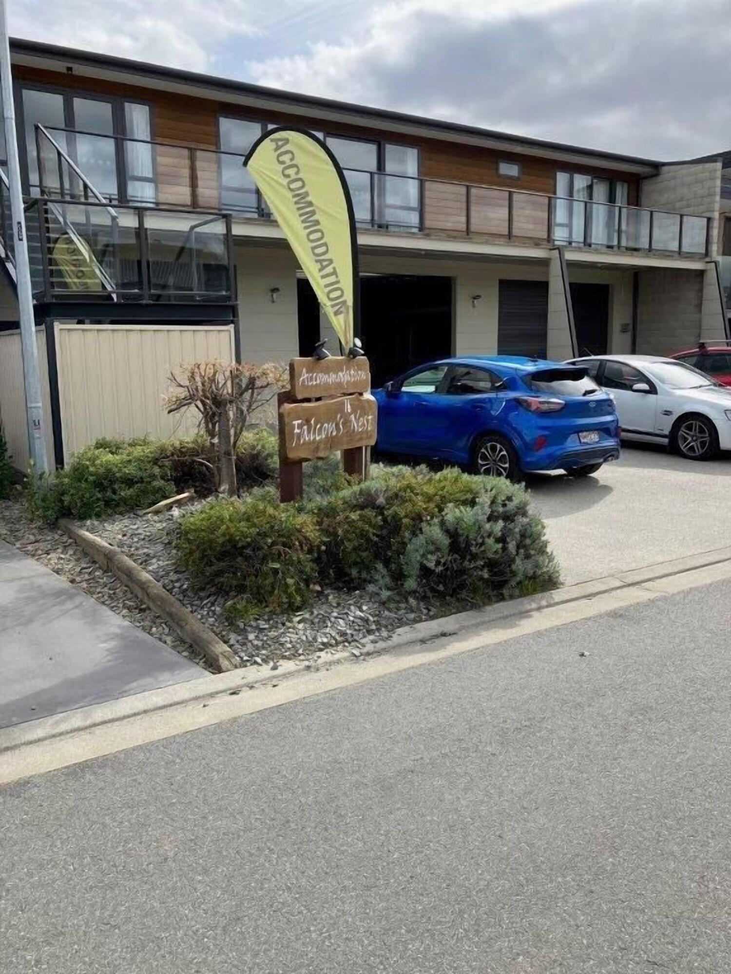 Vista Lobby Falcons Nest