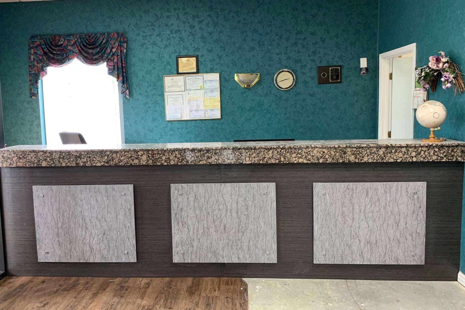 Vista Lobby Super 8 by Wyndham Nashville Near Downtown / I-40