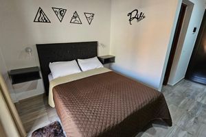 Alojamiento - Pieza Privada con Pileta en el Centro de Puerto Iguazú - 1