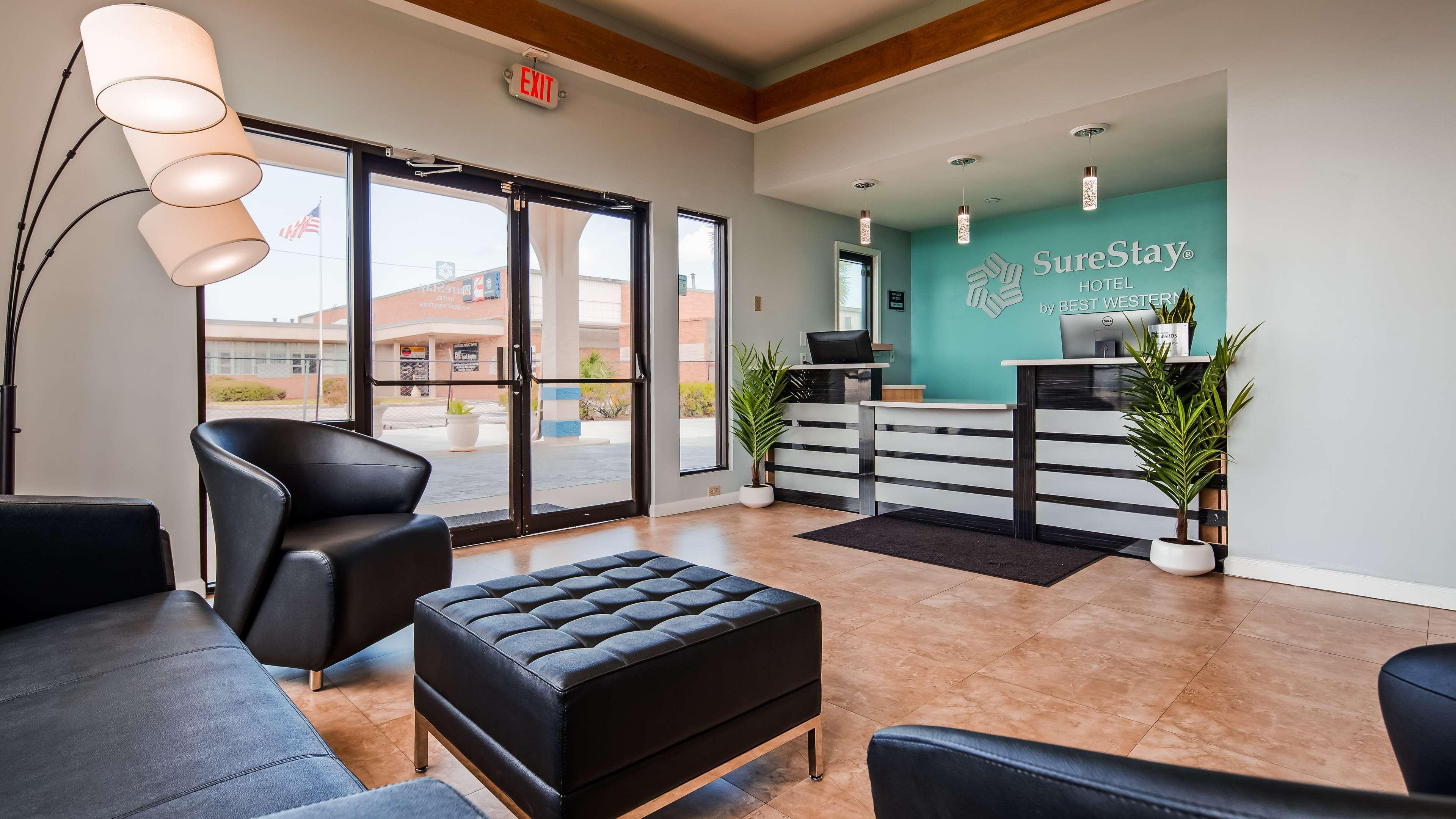 Vista Lobby SureStay Hotel by Best Western Jacksonville South