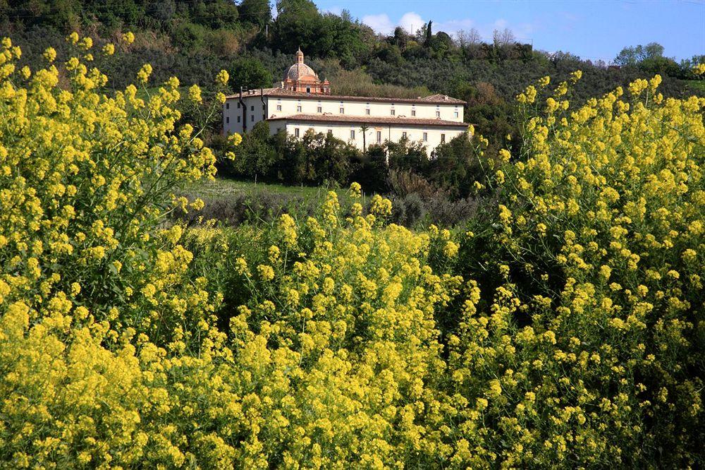 Vista Exterior Villa Sgariglia Resort Campolungo