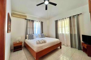 Alquiler Vacacional - Casati Family House, Great Pool & Garden!