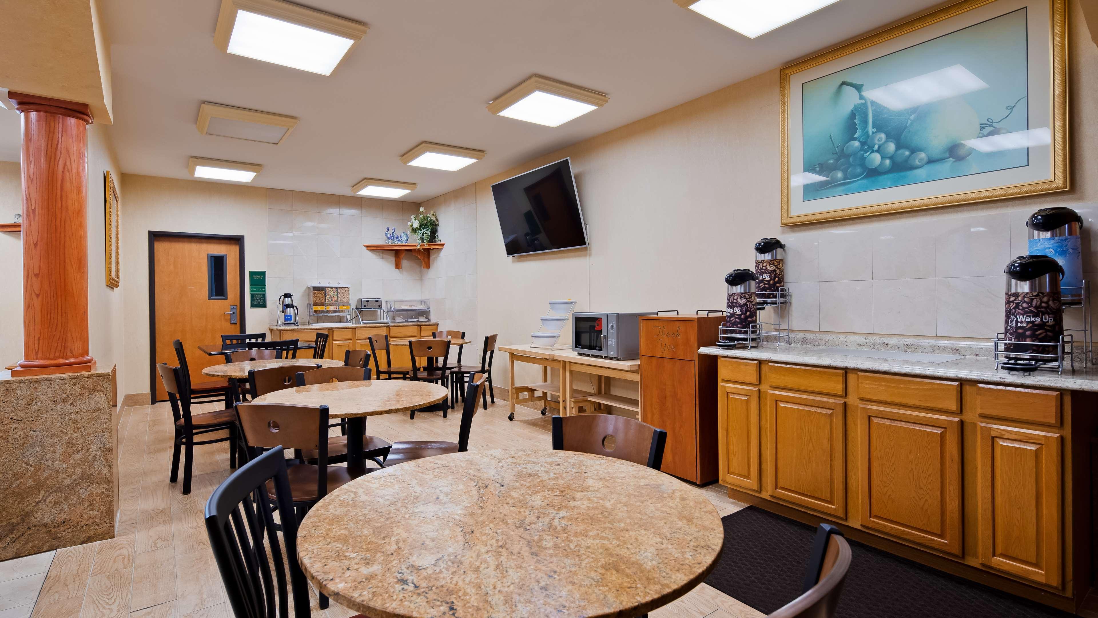 Restaurant SureStay Plus Hotel by Best Western Mesquite