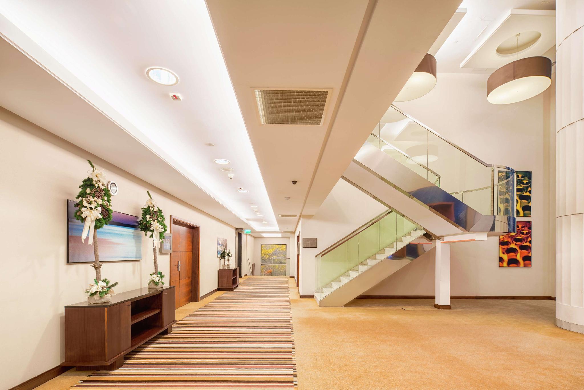 Vista Lobby Hilton Warsaw City