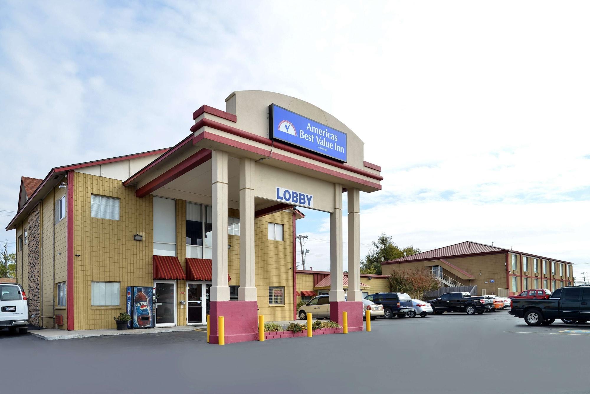 Varios Americas Best Value Inn Tulsa at I-44