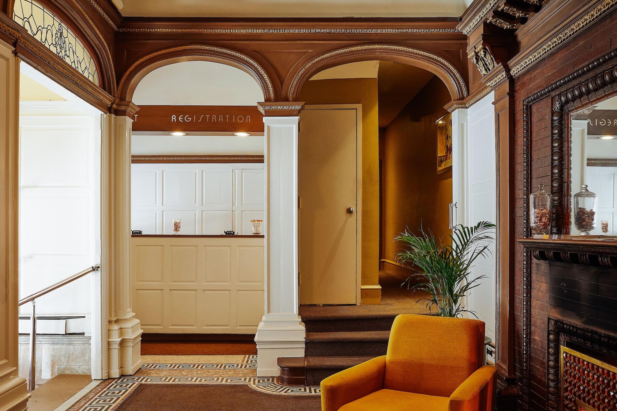 Vista Lobby Alexander Inn