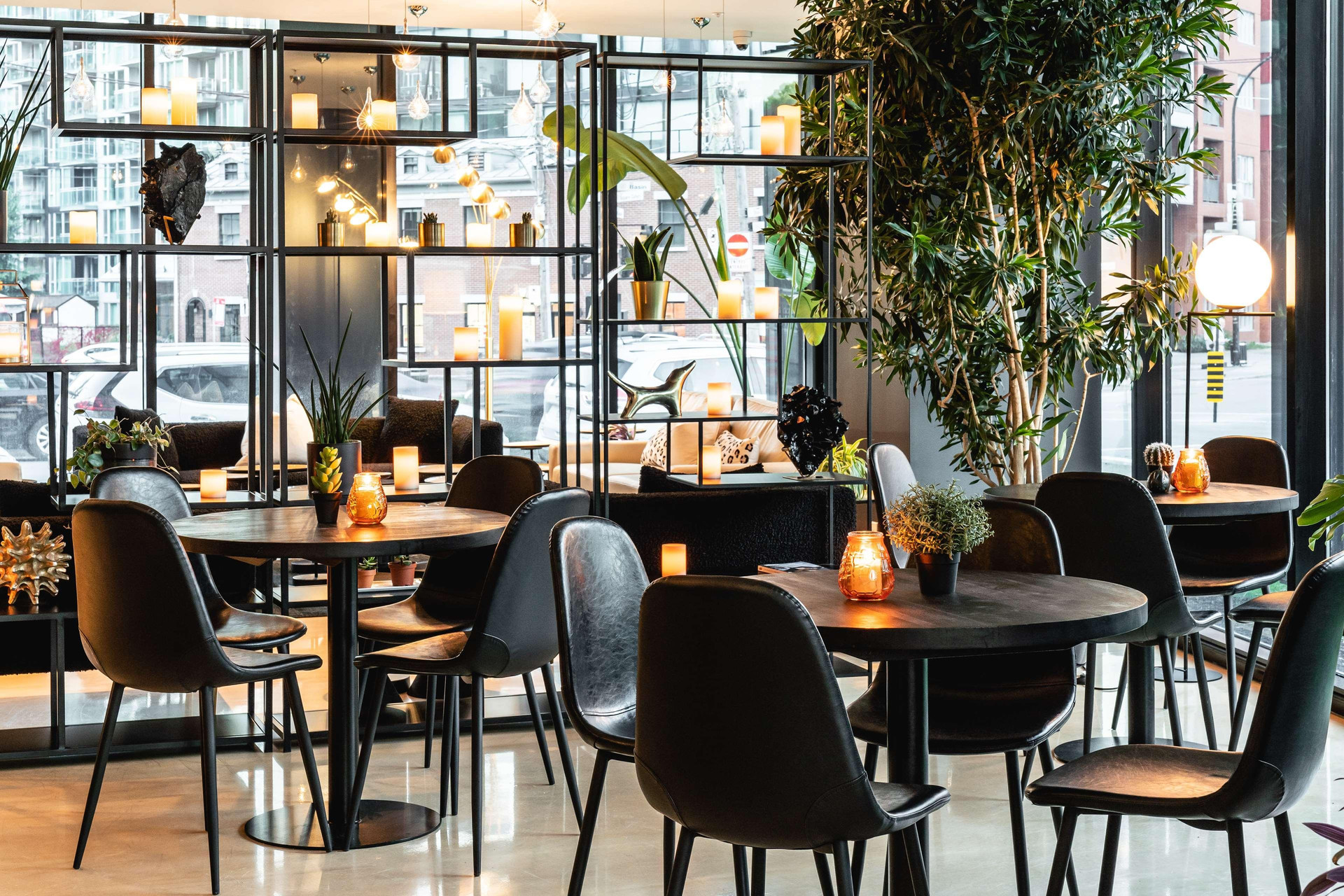 Vista Lobby Griffintown Hotel