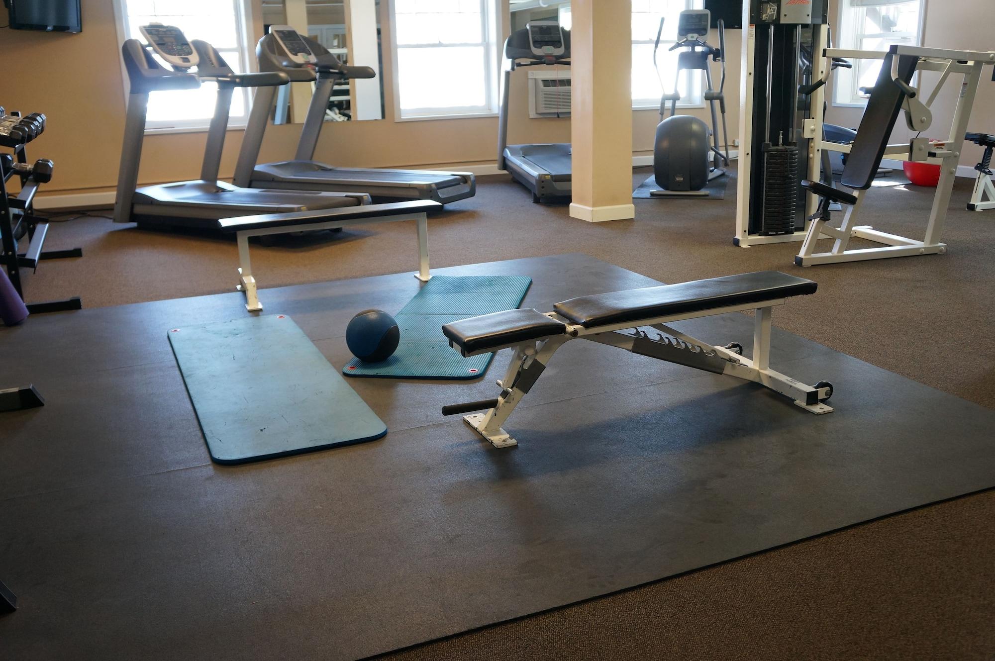 Gimnasio Maddens On Gull Lake