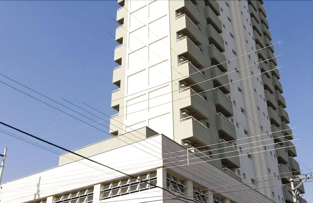 Vista Exterior Center Flat Hotel e Eventos