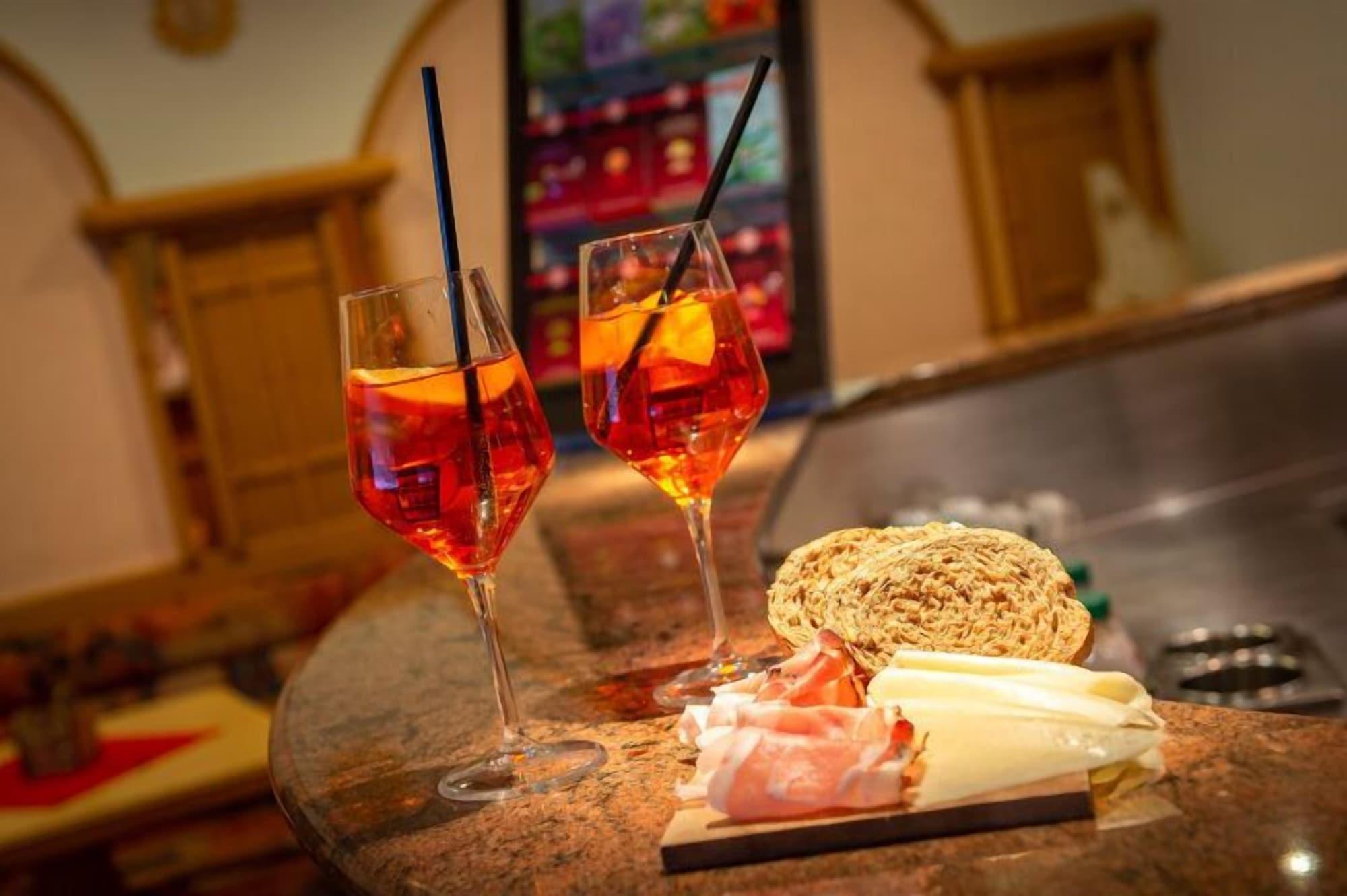 Bar/Salón Spires Hotel