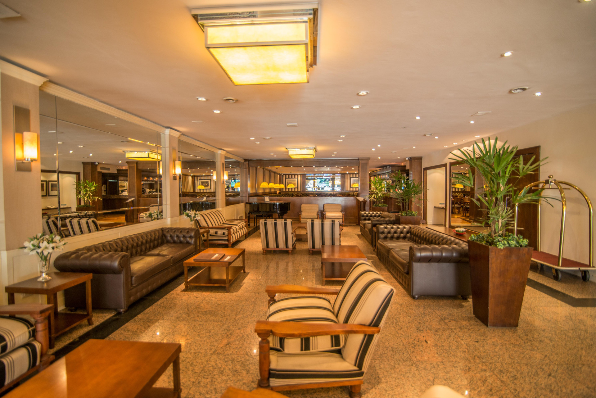 Vista Lobby Dos Reyes Hotel