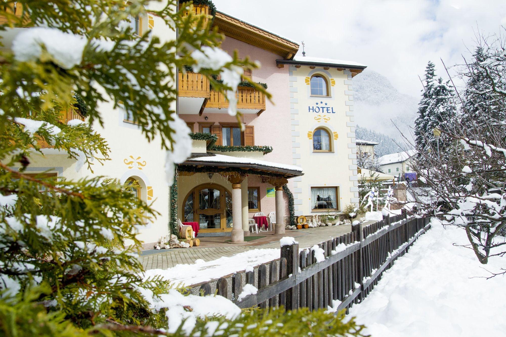 Vista Exterior Hotel Genzianella