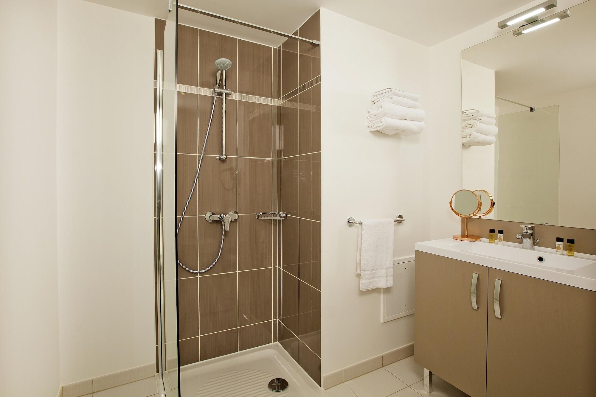 Equipamiento de Habitación Residhome Asnières Park