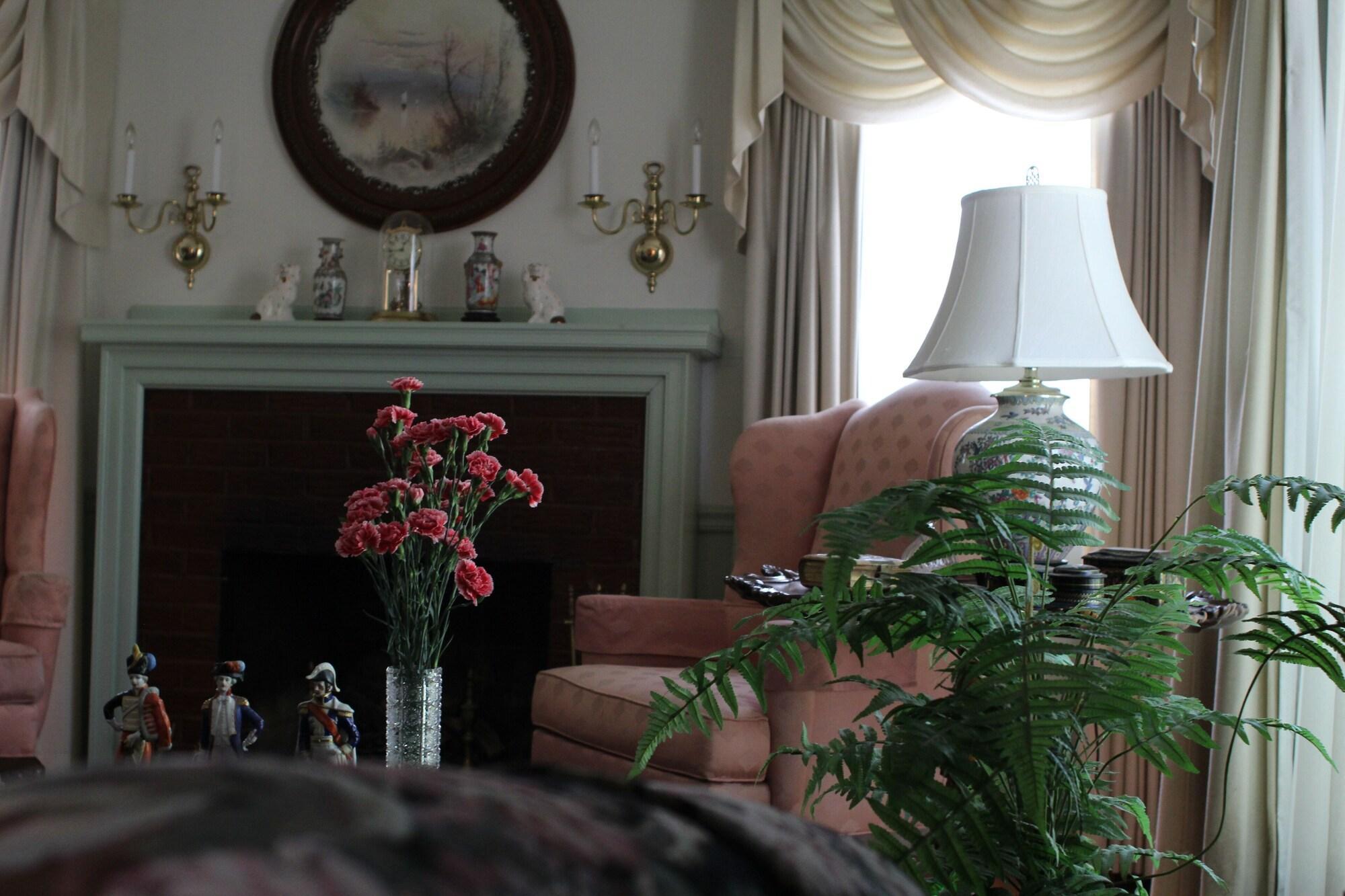 Vista Lobby Moore House Bed and Breakfast