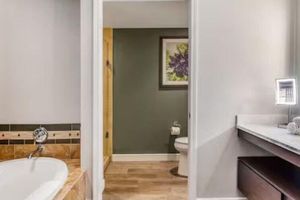 Alquiler Vacacional - 1 BR  suite with1 King bed. Sofa bed in Living room . Available Formula1 week
