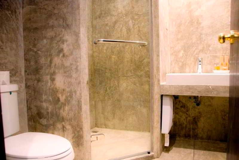 Baño Buddy Boutique Inn