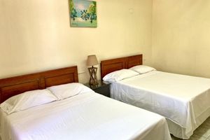 Alquiler Vacacional - The Irie Inn Room # 5 FREE AC, WIFI,  & HOT WATER