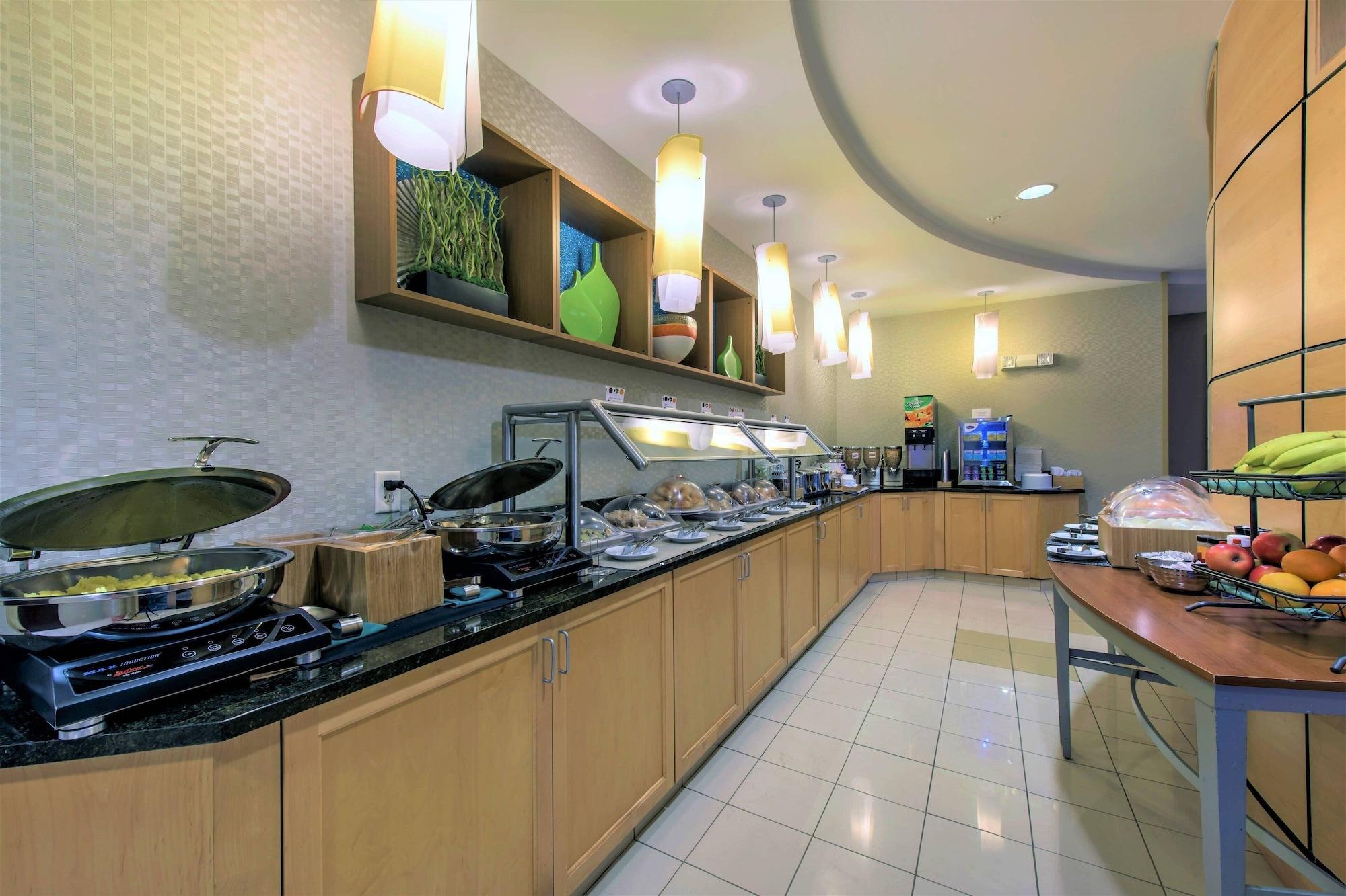 Restaurant SpringHill Suites by Marriott Boston Devens Common Center