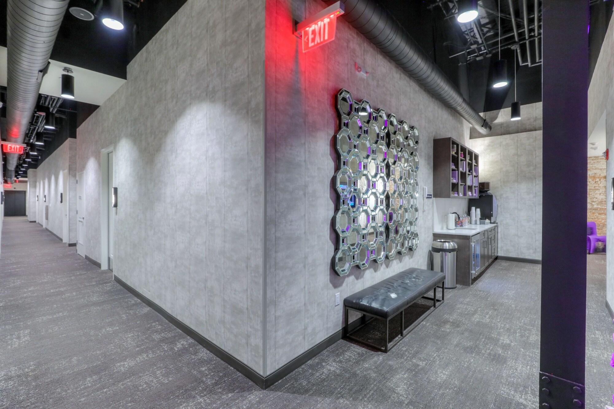 Varios Studio 154 Luxury Hotel