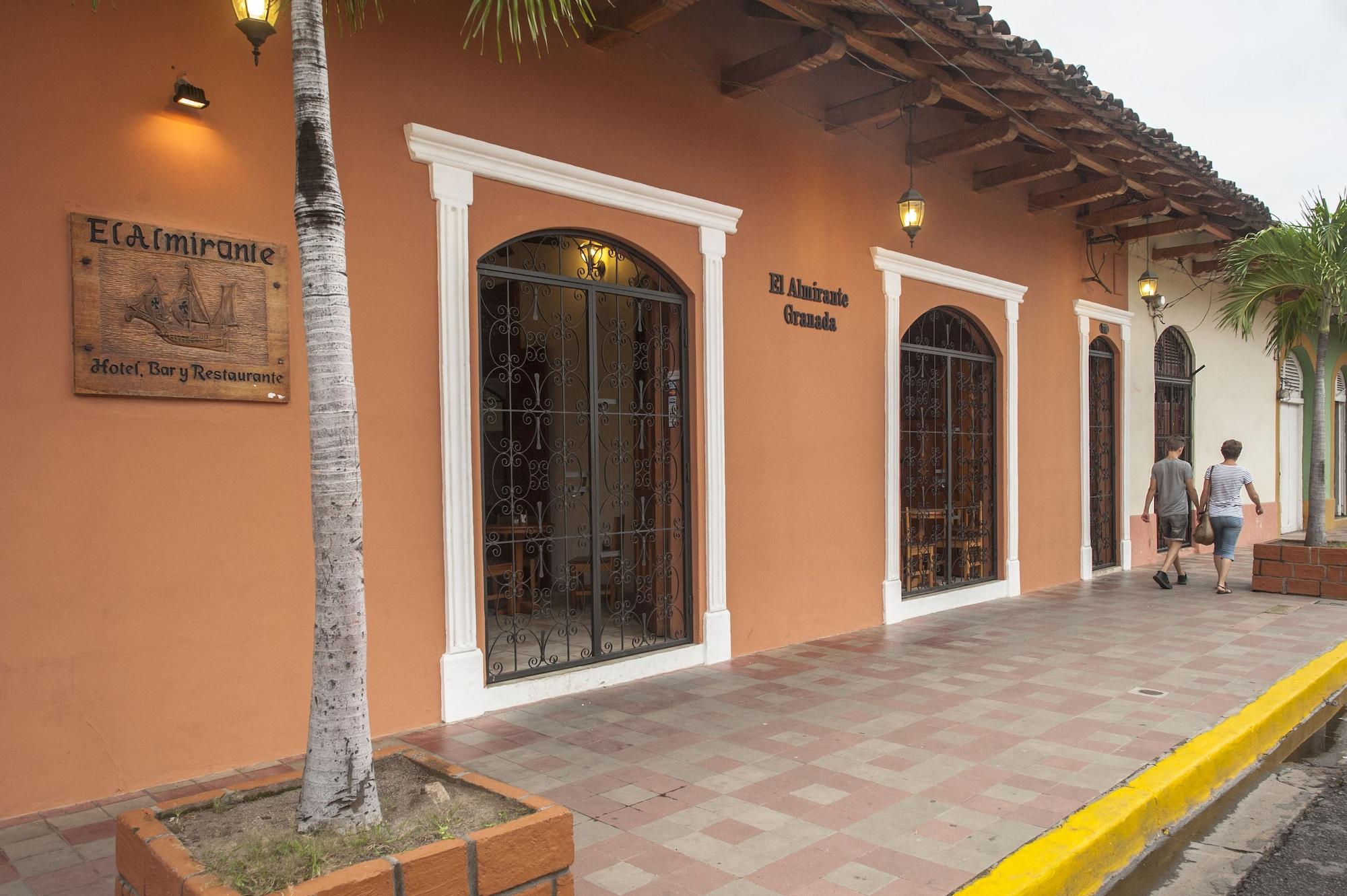 Vista Exterior Hotel El Almirante