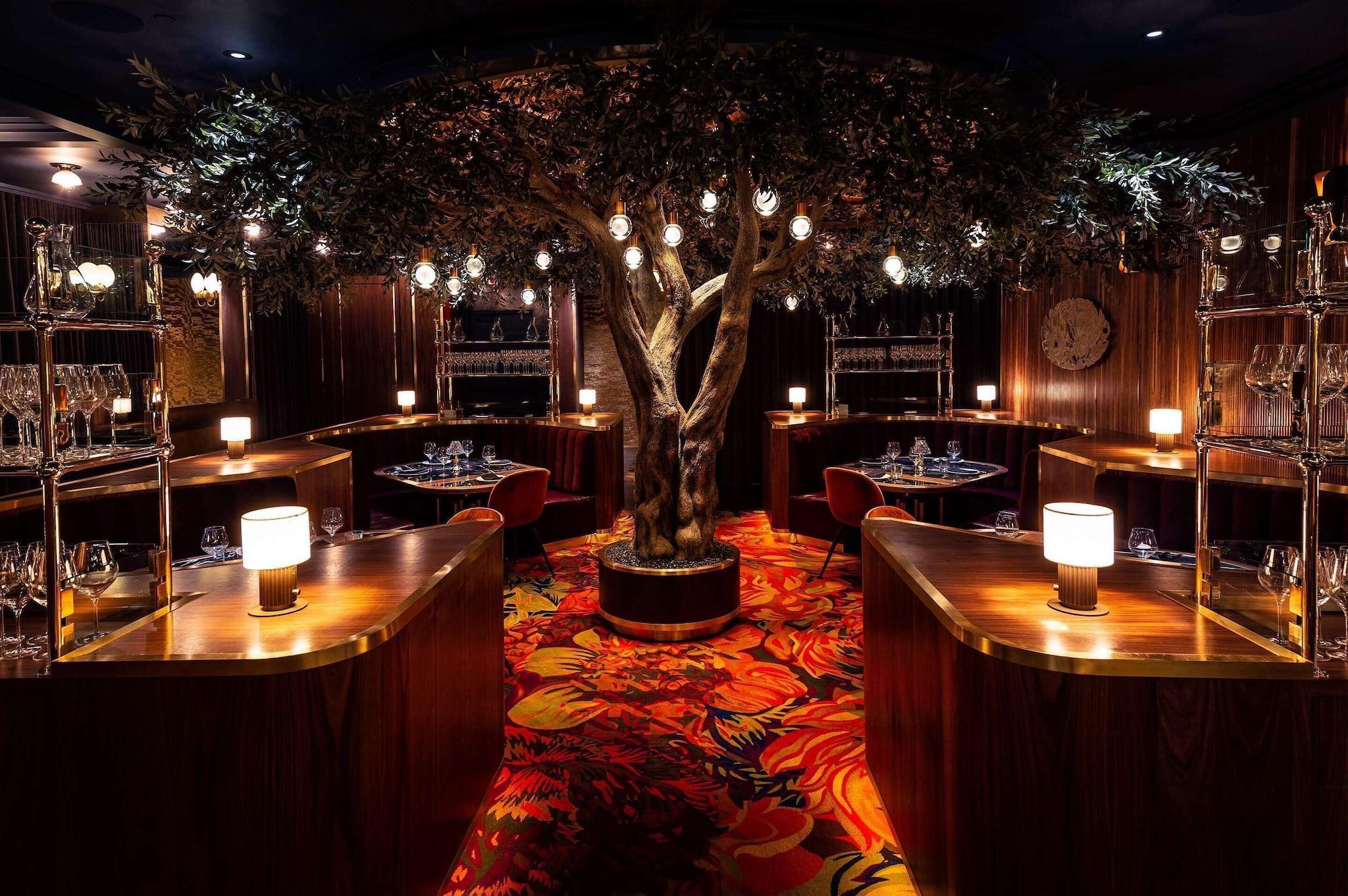 Bar/Salón Circa Resort & Casino – Adults Only