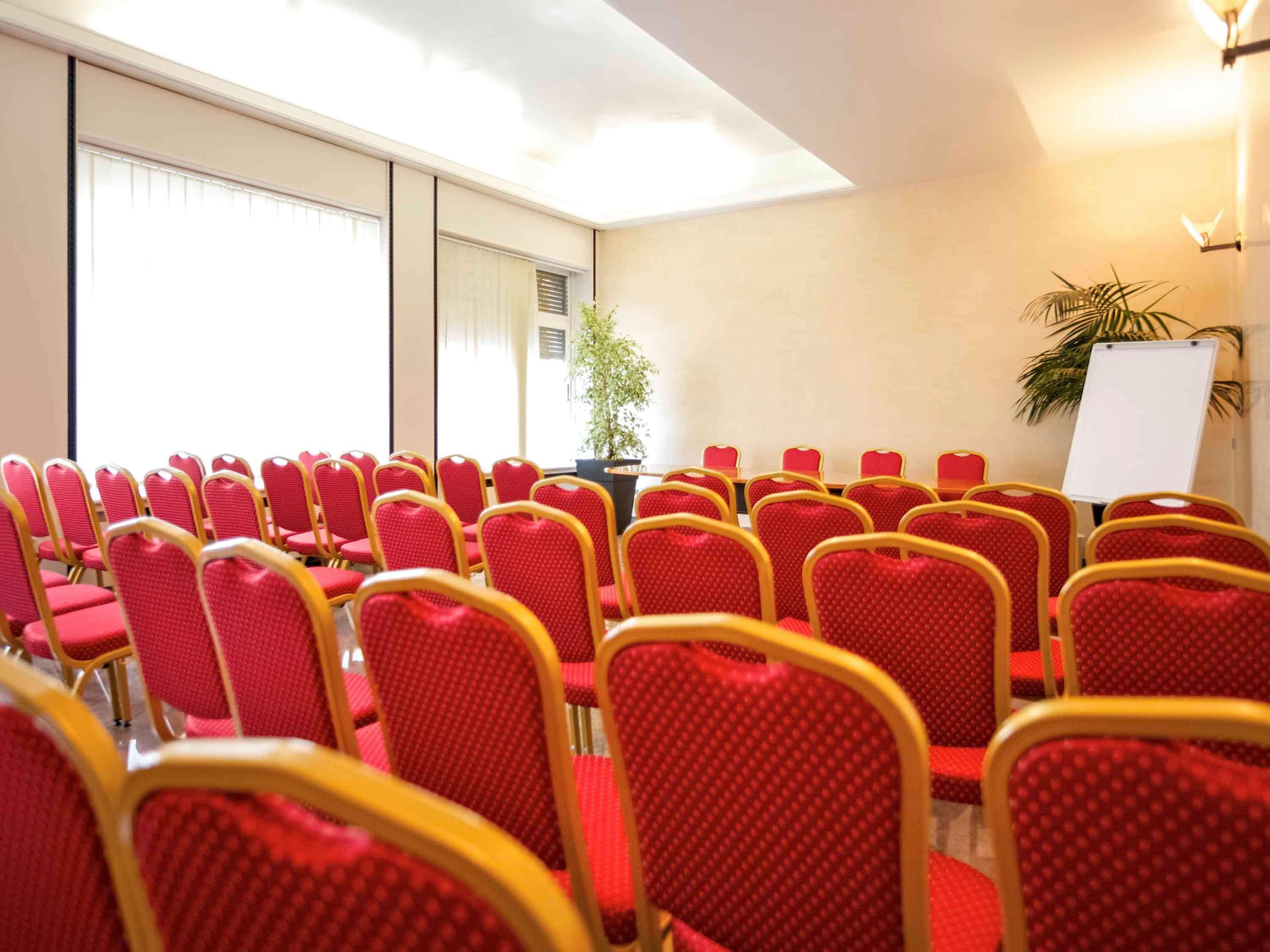 Sala de Reuniones ibis Styles Parma Toscanini