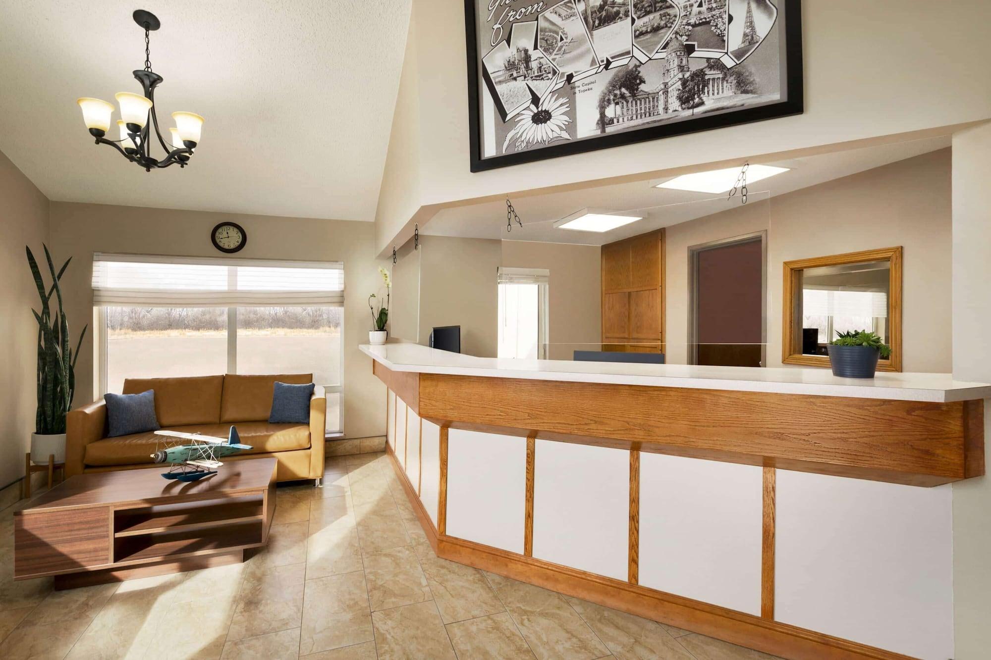 Vista Lobby Super 8 by Wyndham Liberal KS