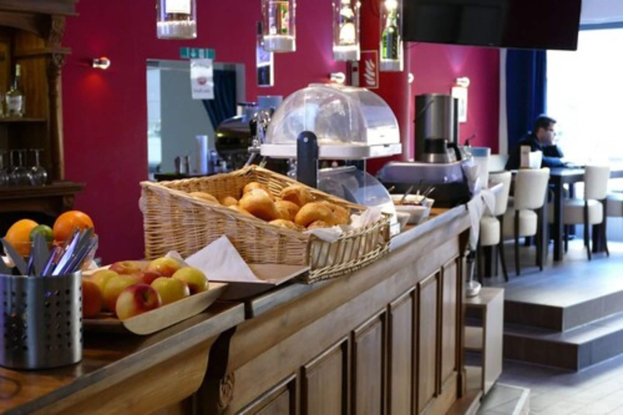 Restaurant Station Hostel For Backpackers