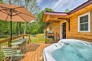 Alquiler Vacacional - Private Hot Tub: Tuckasegee River Couple's Escape