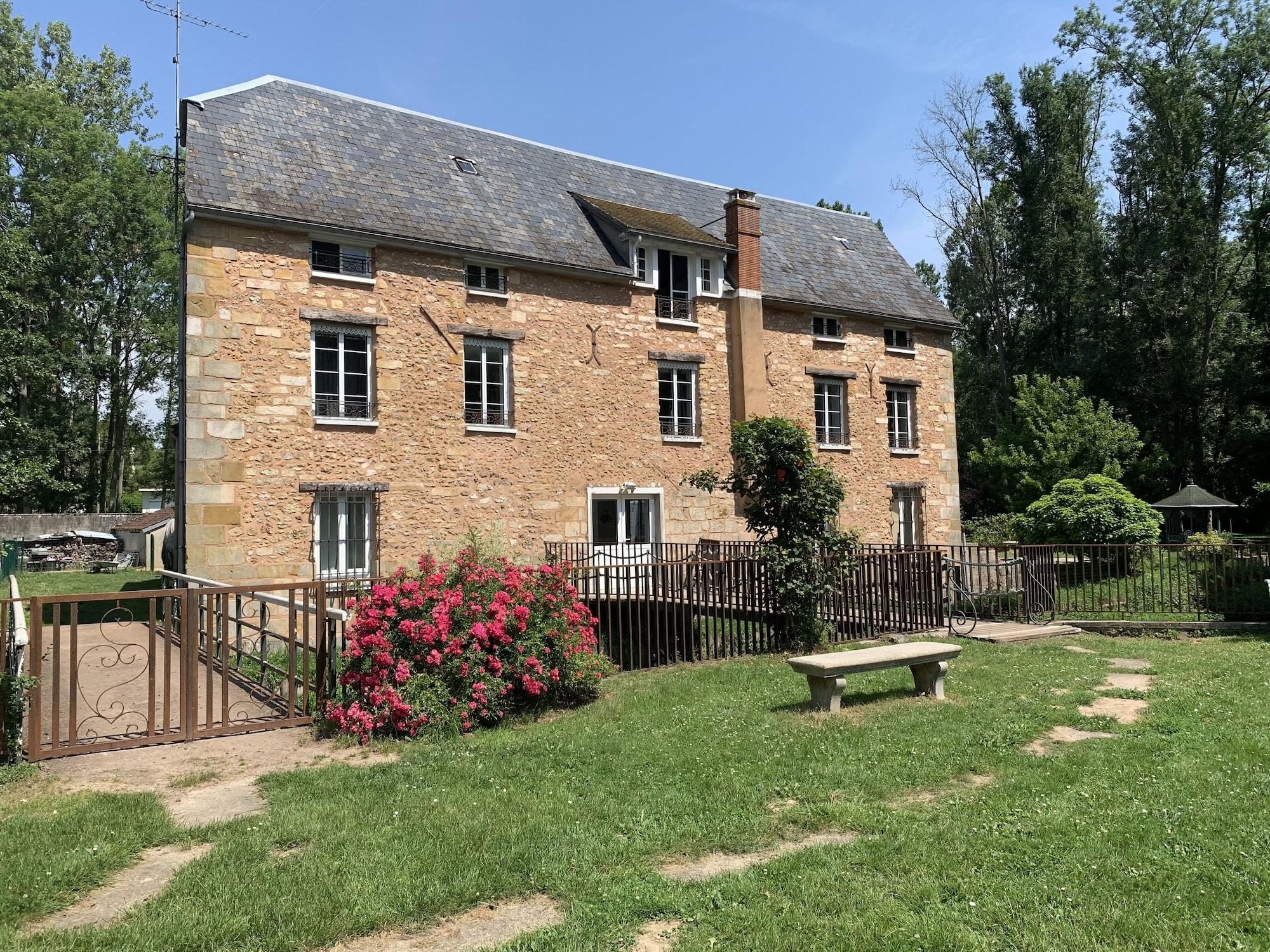 Varios Le Moulin Bleu