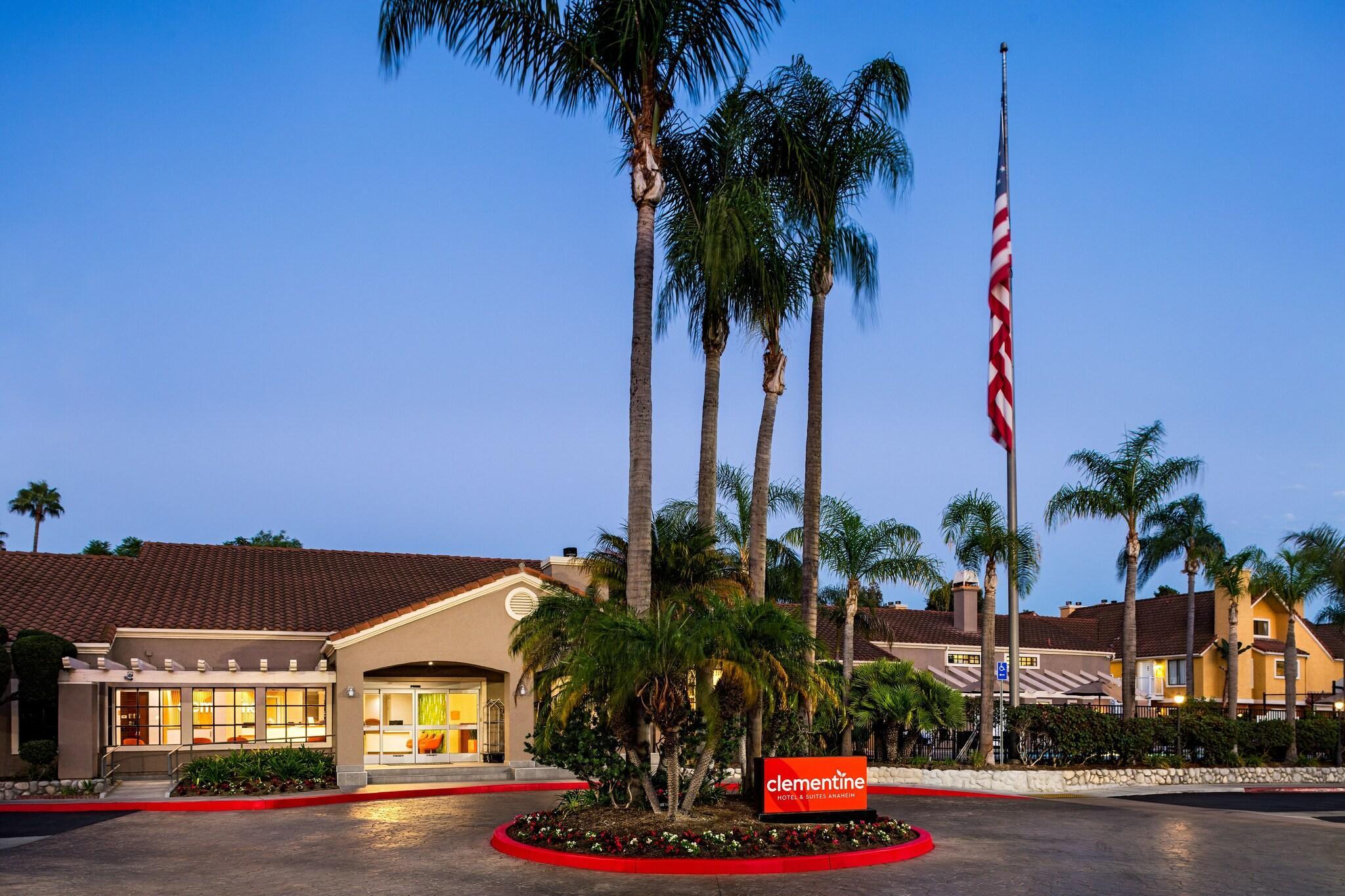 Vista Exterior Clementine Hotel & Suites Anaheim