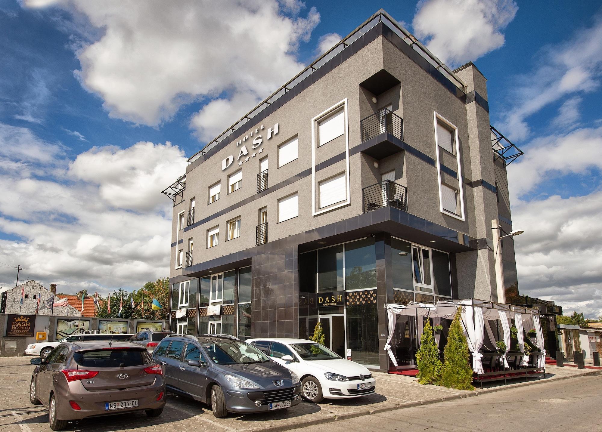 Vista Exterior Dash Hotel