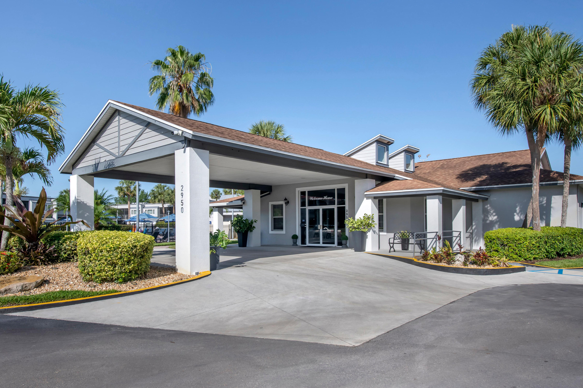 Vista Exterior Orbit One Vacation Villas
