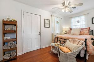 Alquiler Vacacional - Charming 2-bedroom cottage in lovely Folsom with WiFi, AC and gorgeous views