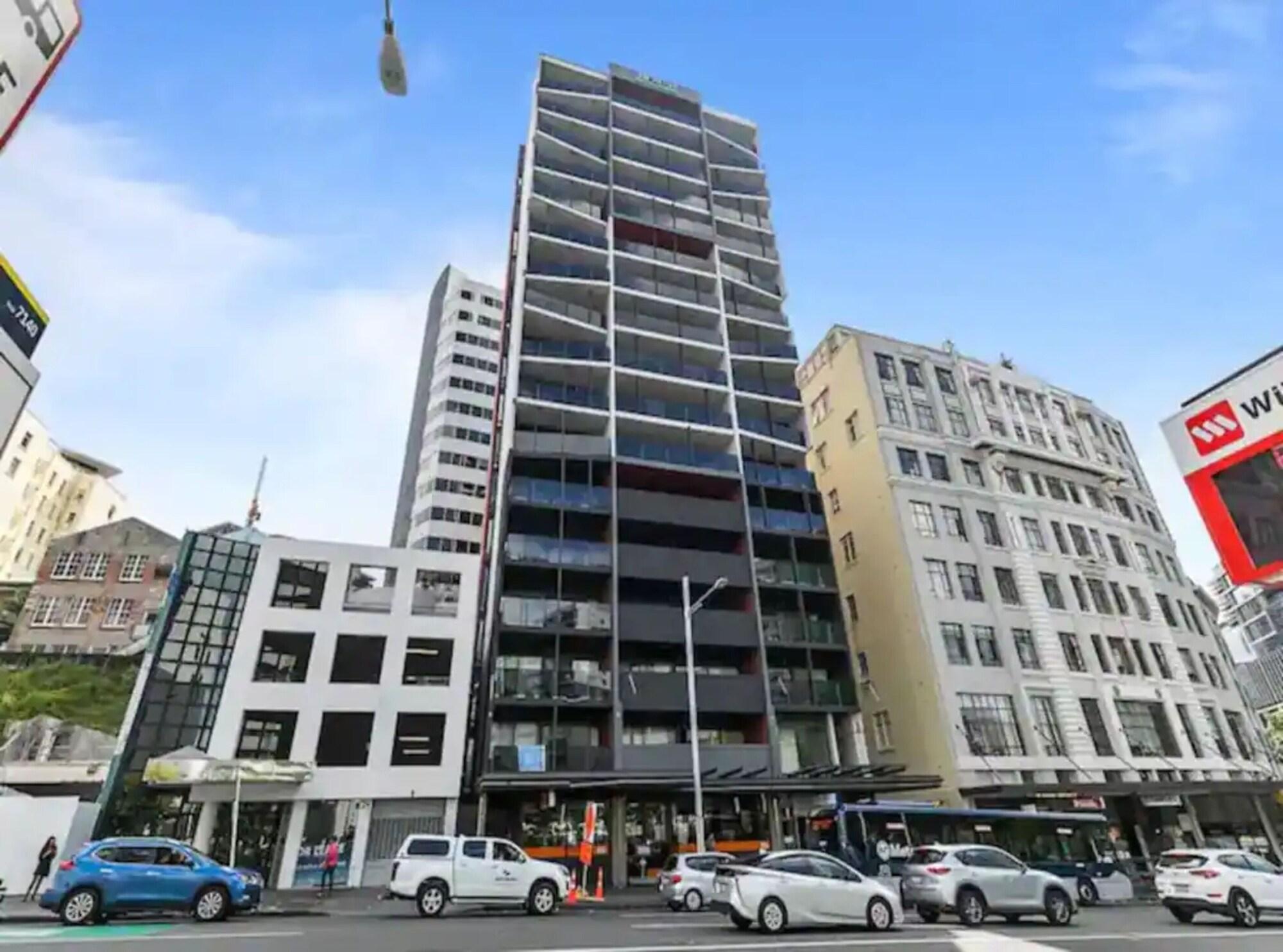Vista Exterior Relaxing Two Bedroom Apt With Balcony!