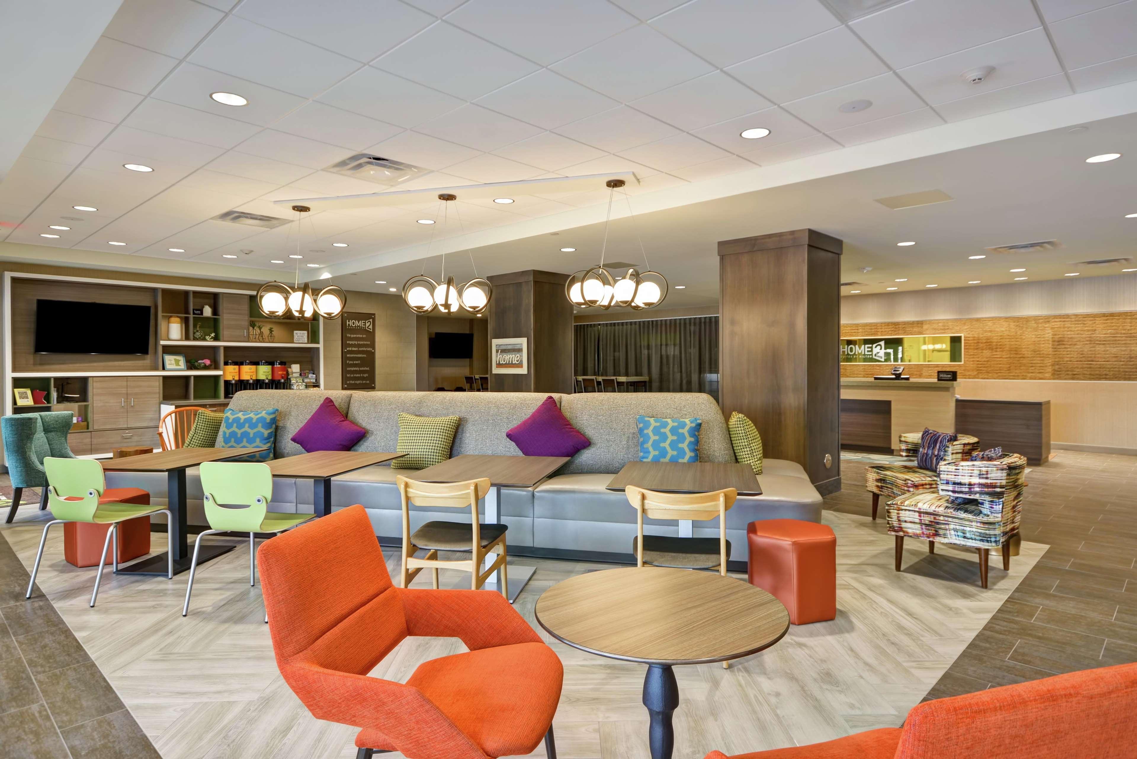 Vista Lobby Home2 Suites by Hilton Plymouth, MN