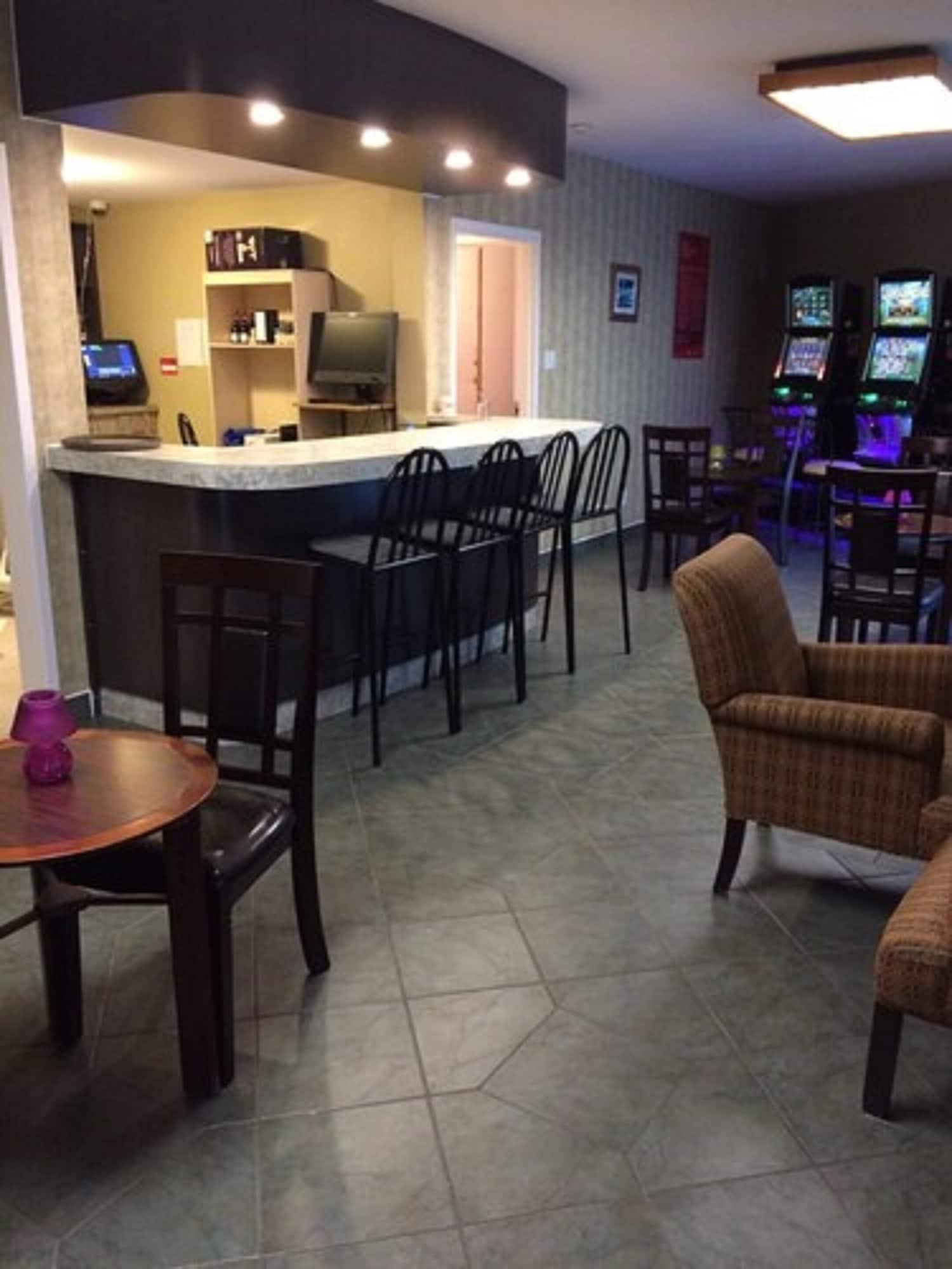 Bar/Salón Days Inn by Wyndham Trois-Rivieres