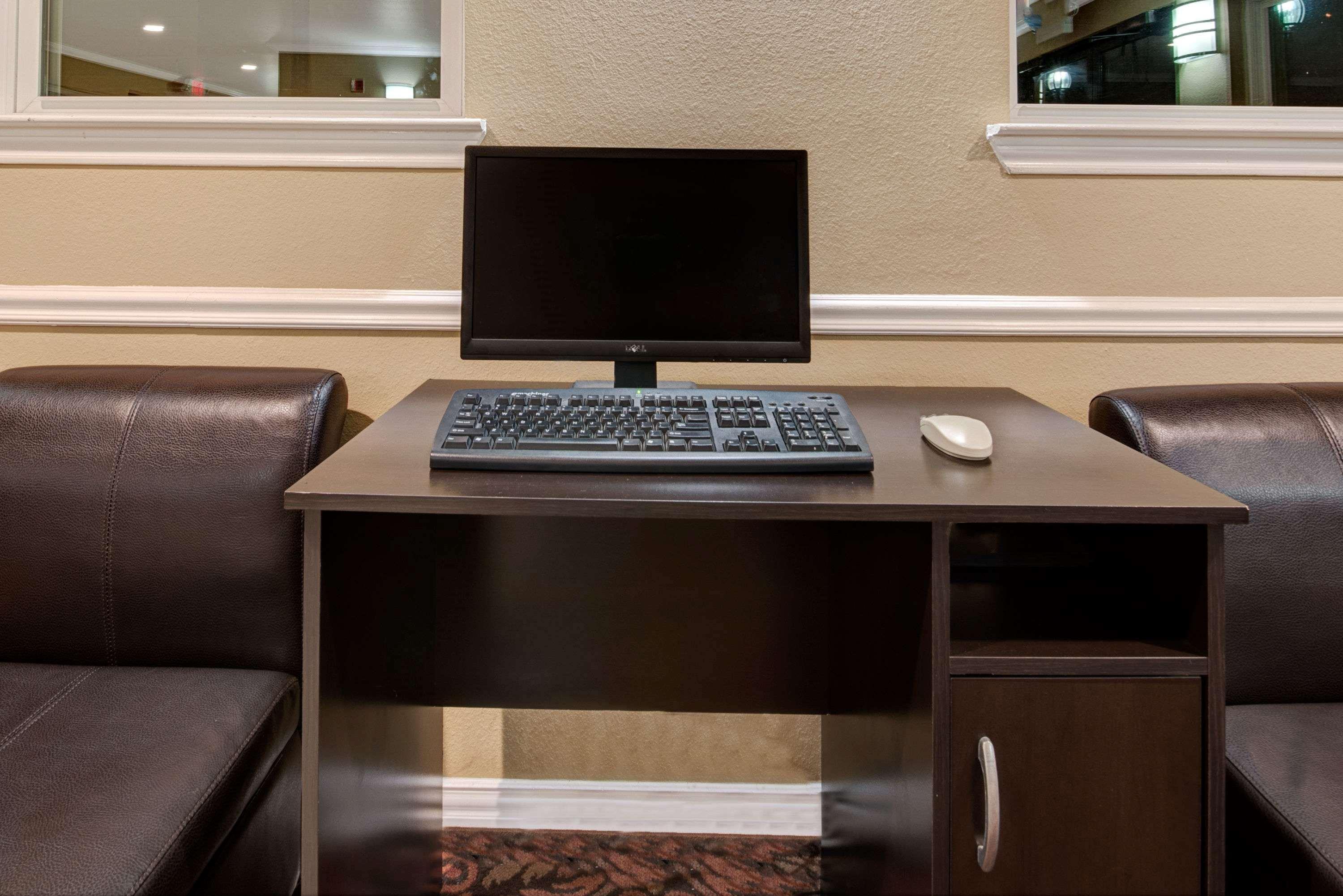 Centro de Negocios Super 8 by Wyndham Richardson Dallas