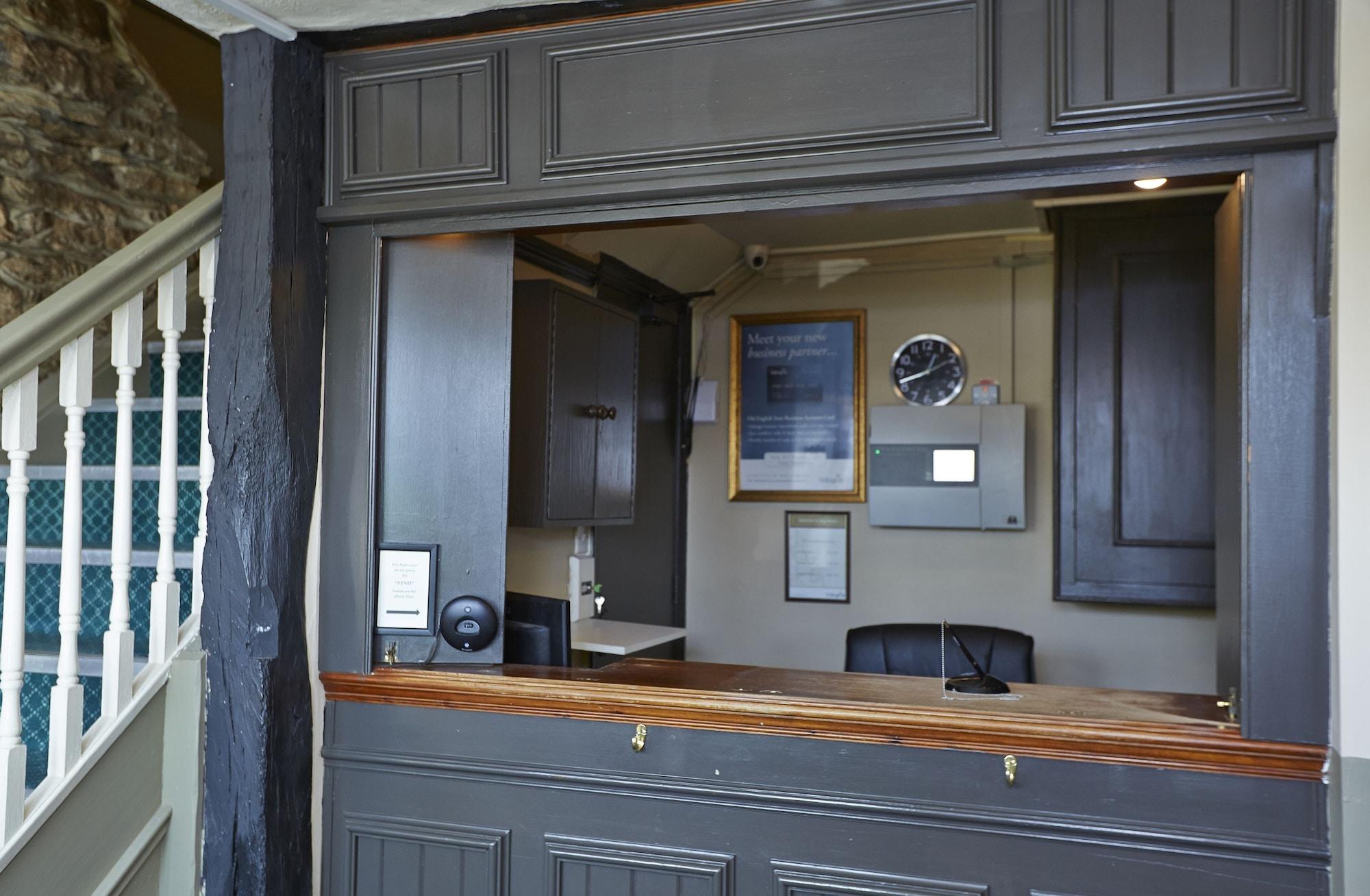 Vista Lobby Dog House  by Chef and Brewer Collection