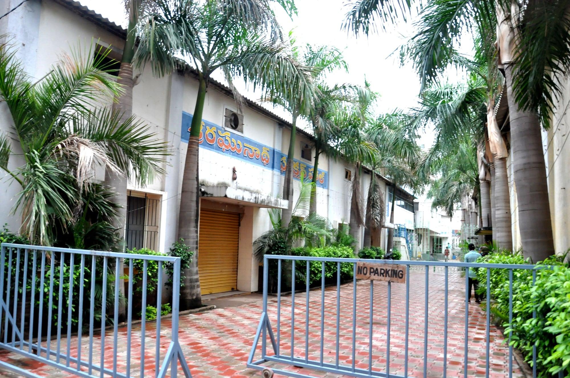Vista Exterior Cosmopolitan Cultural Centre